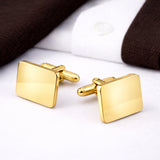 Rechthoekige manchetknopen zonder gravure gedragen op colbert en overhemd